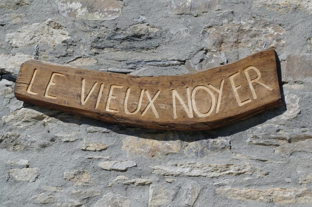 Le Vieux Noyer - Appartamenti Al Verde Villaggio Di Rumiod Saint-Pierre Luaran gambar