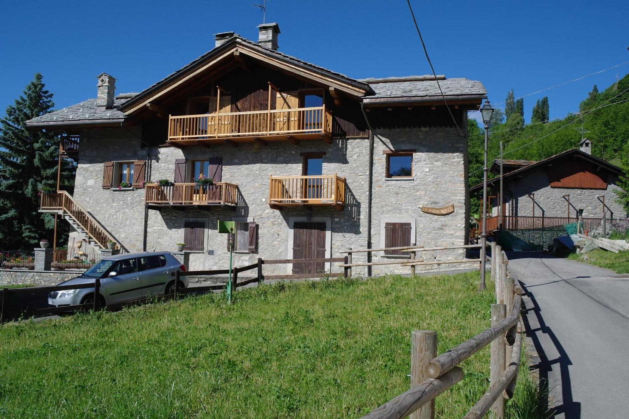 Le Vieux Noyer - Appartamenti Al Verde Villaggio Di Rumiod Saint-Pierre Luaran gambar