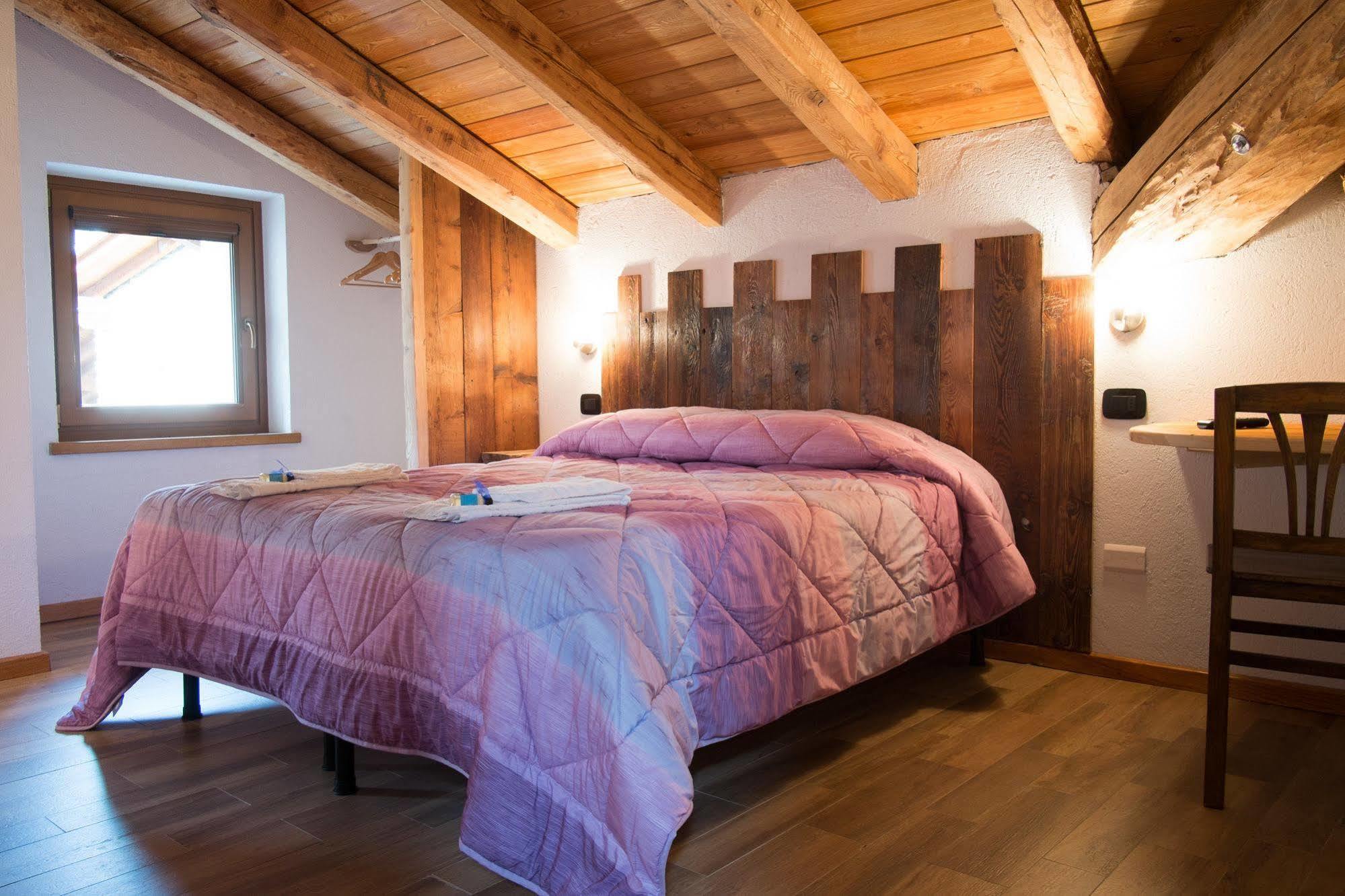Le Vieux Noyer - Appartamenti Al Verde Villaggio Di Rumiod Saint-Pierre Luaran gambar