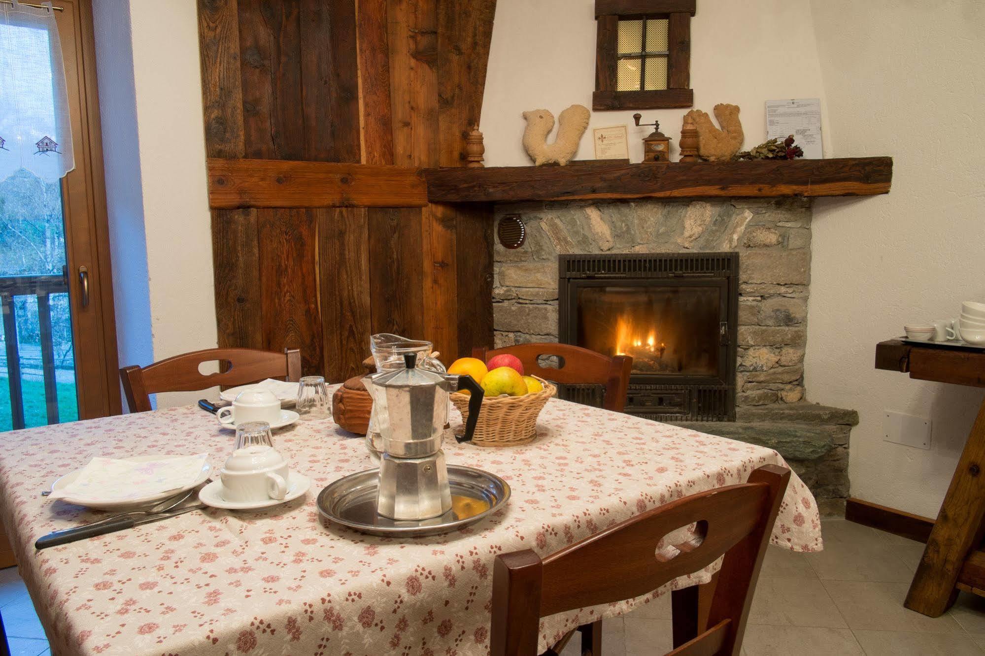 Le Vieux Noyer - Appartamenti Al Verde Villaggio Di Rumiod Saint-Pierre Luaran gambar